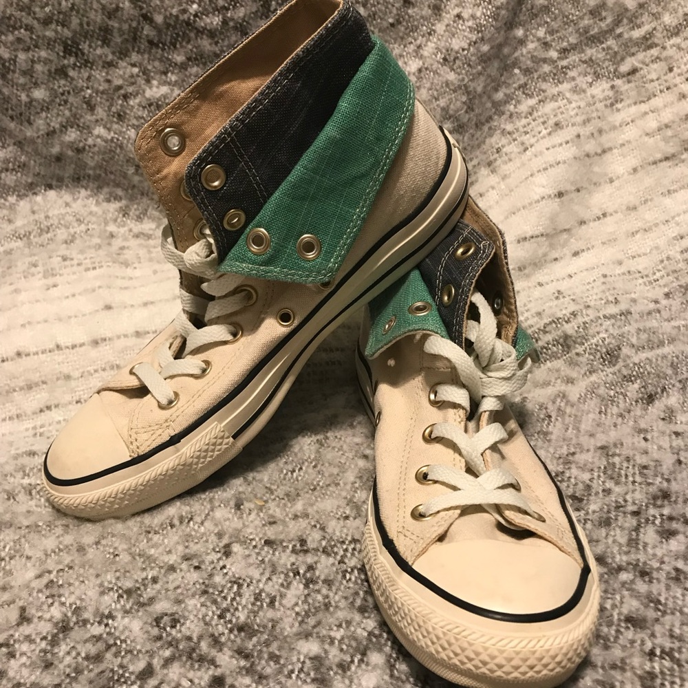 Converse All-stars size 8 *LIKE NEW CONDITION*
